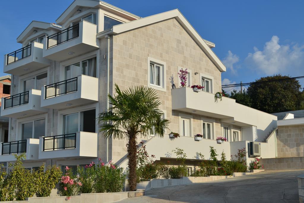 Apartments Harmonia Tivat Exterior foto